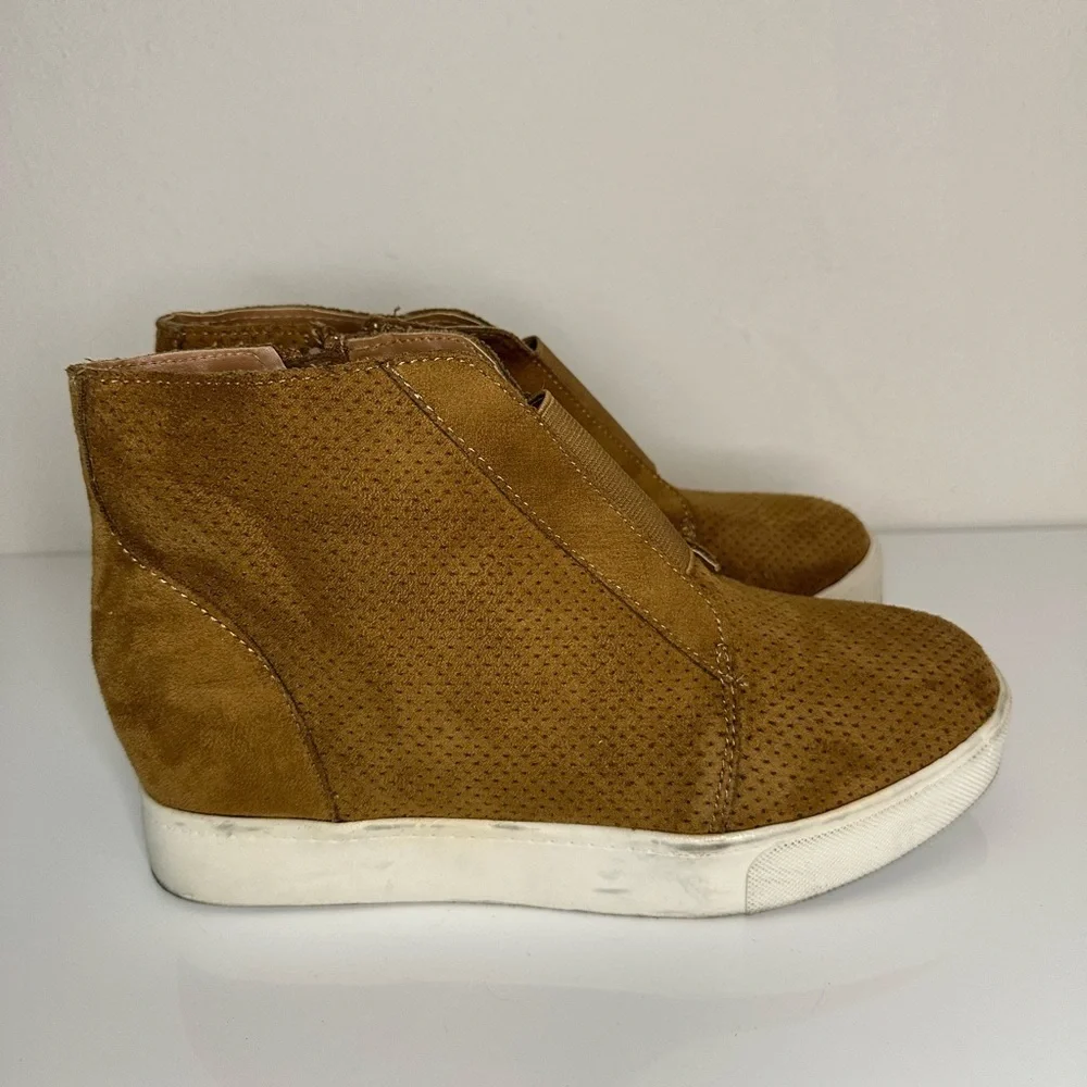 Soda Brown Ankle Boots with Suede Finish